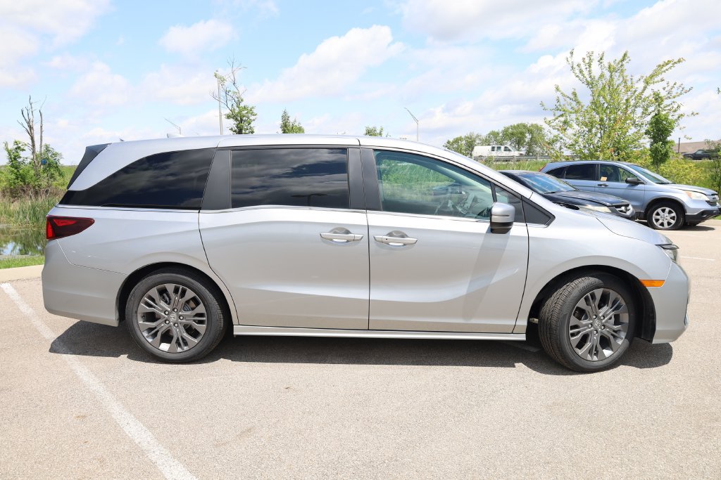 New 2027 Honda Odyssey Touring image 7