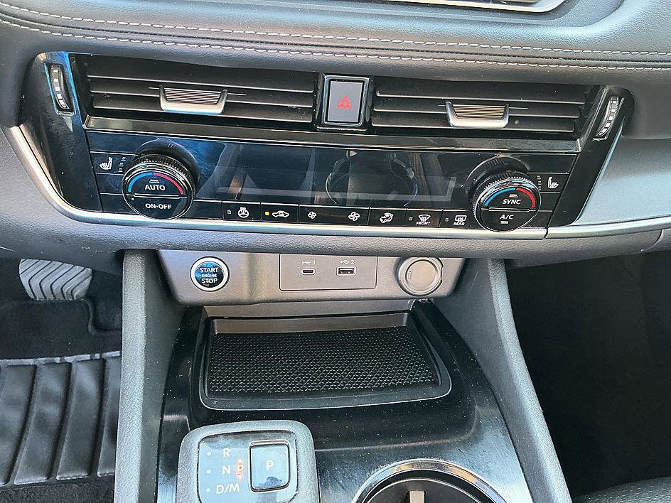 Used 2021 Nissan Rogue SV w/ Premium Package FWD image 18