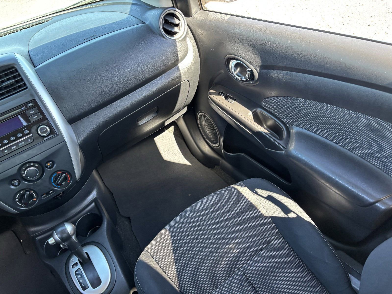 Used 2016 Nissan Versa SV FWD image 17