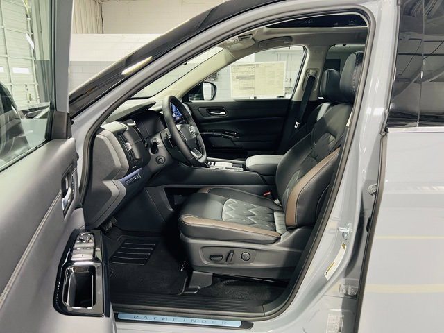 New 2026 Nissan Pathfinder Platinum image 25