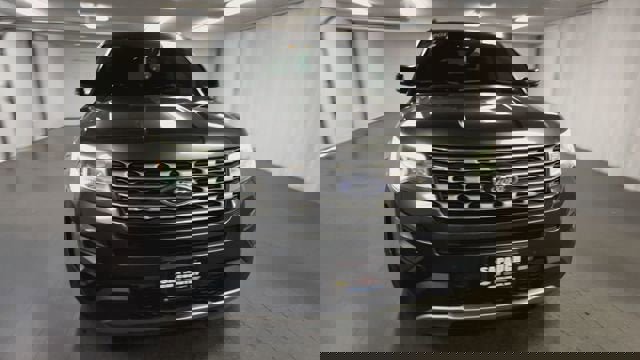 Used 2017 Ford Explorer XLT w/ Equipment Group 202A image 3