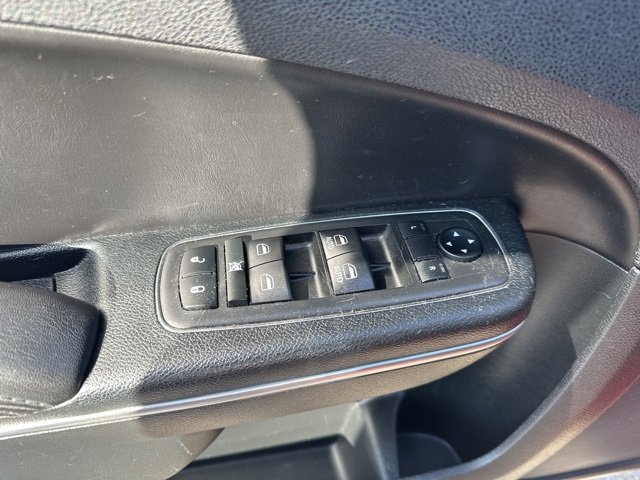 Used 2018 Chrysler 300 Touring L image 4