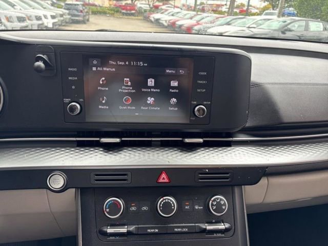 Used 2023 Kia Carnival LX image 15