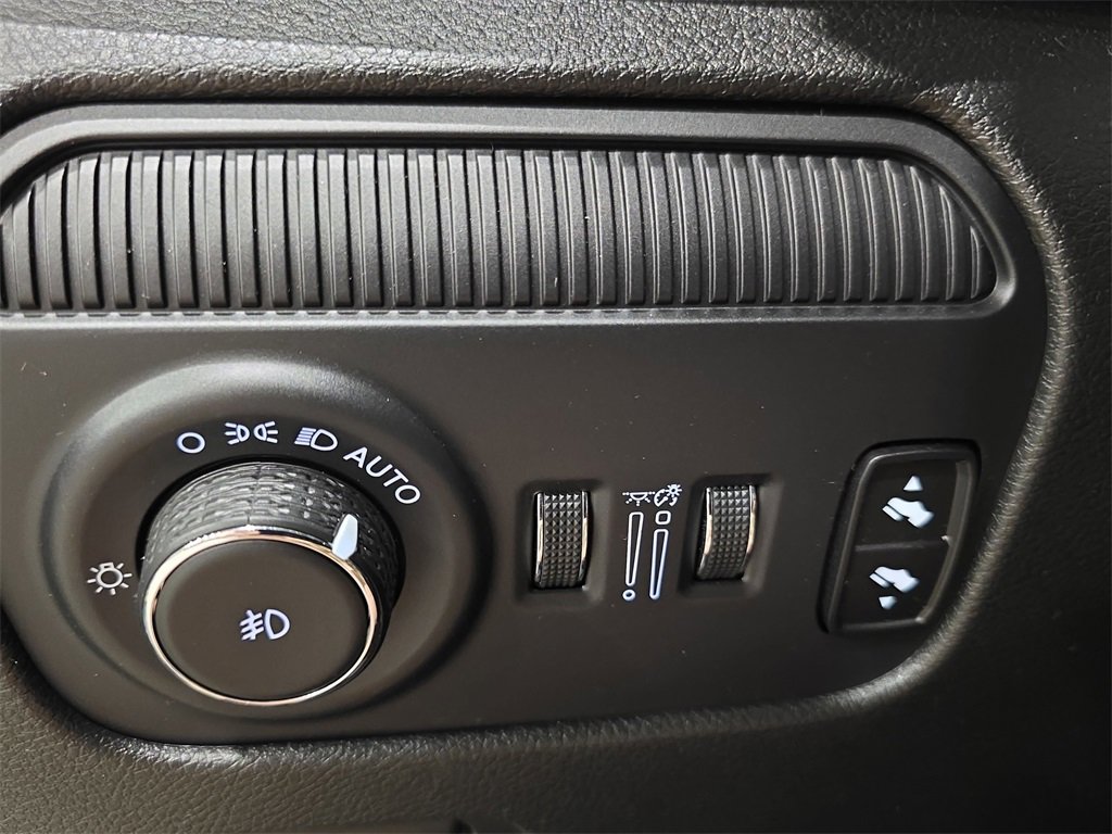 Used 2024 Jeep Wagoneer L Series II w/ Flexible Seating Group image 27