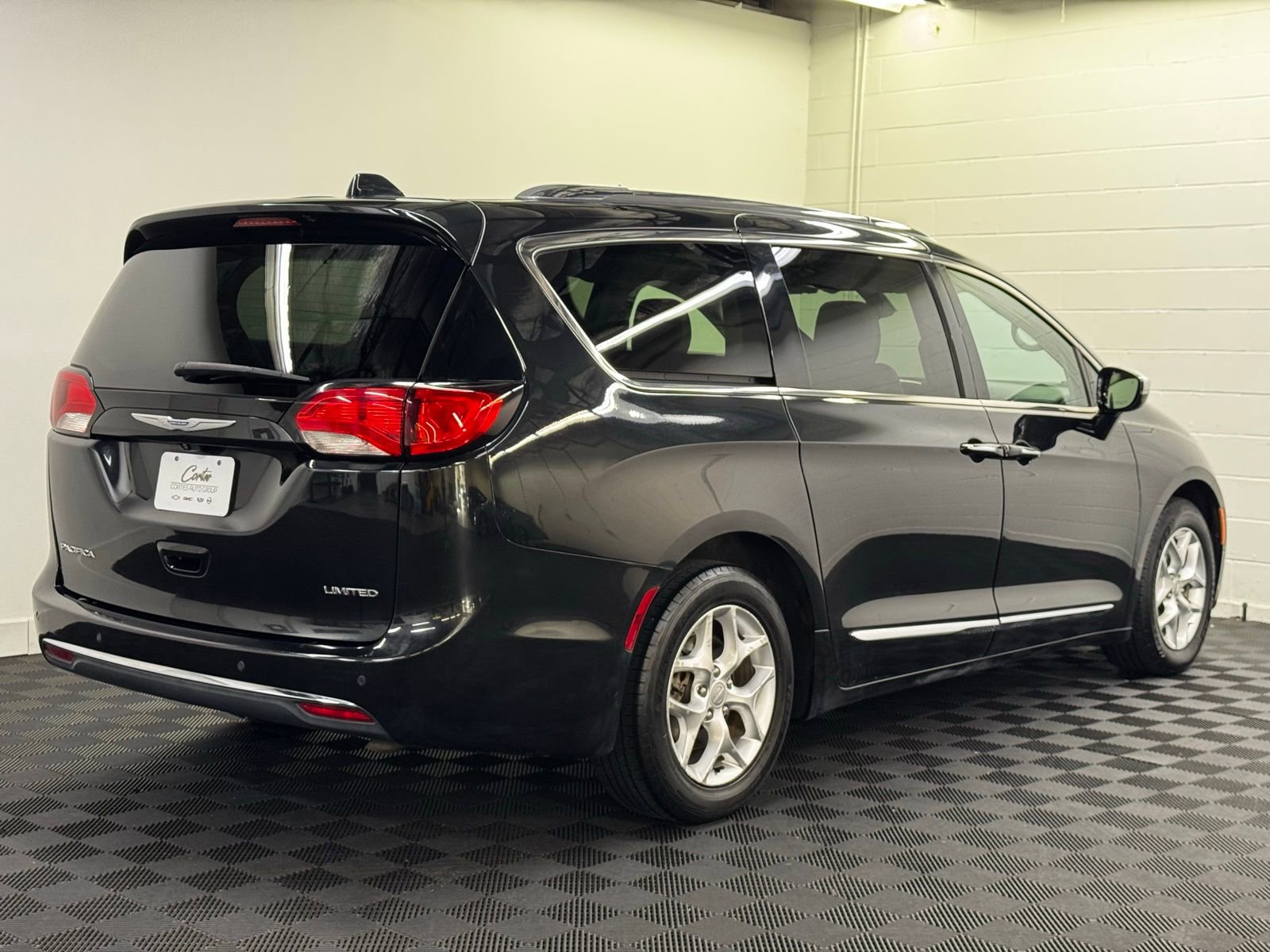 Used 2020 Chrysler Pacifica Limited FWD image 2