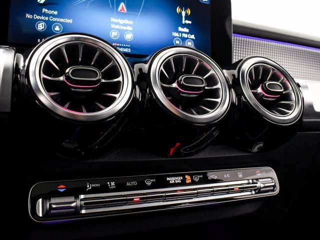 Used 2022 Mercedes-Benz EQB 300 4MATIC image 28