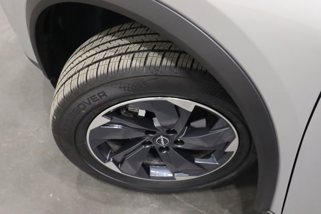 Used 2024 Nissan Rogue SV image 41