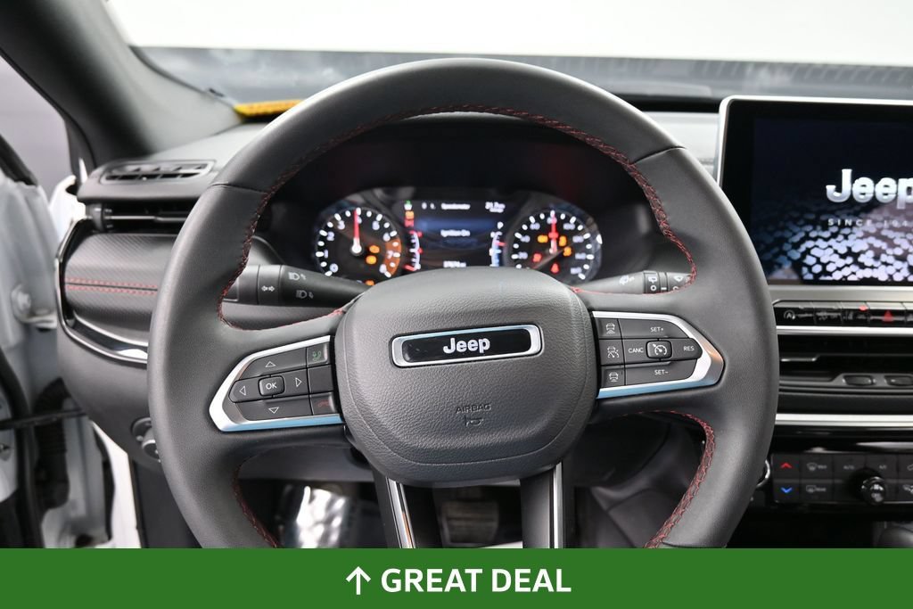 Used 2025 Jeep Compass Trailhawk AWD/4WD image 32