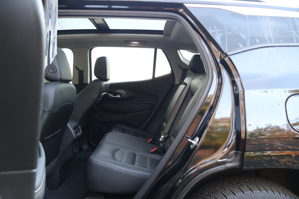 Used 2024 GMC Terrain Denali w/ Black Diamond Edition AWD/4WD image 41