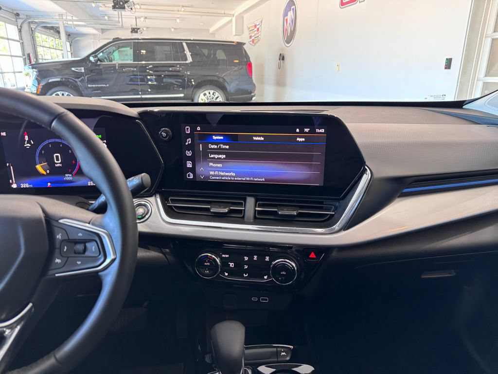 Used 2024 Chevrolet Trax LT w/ Driver Confidence Package FWD image 17