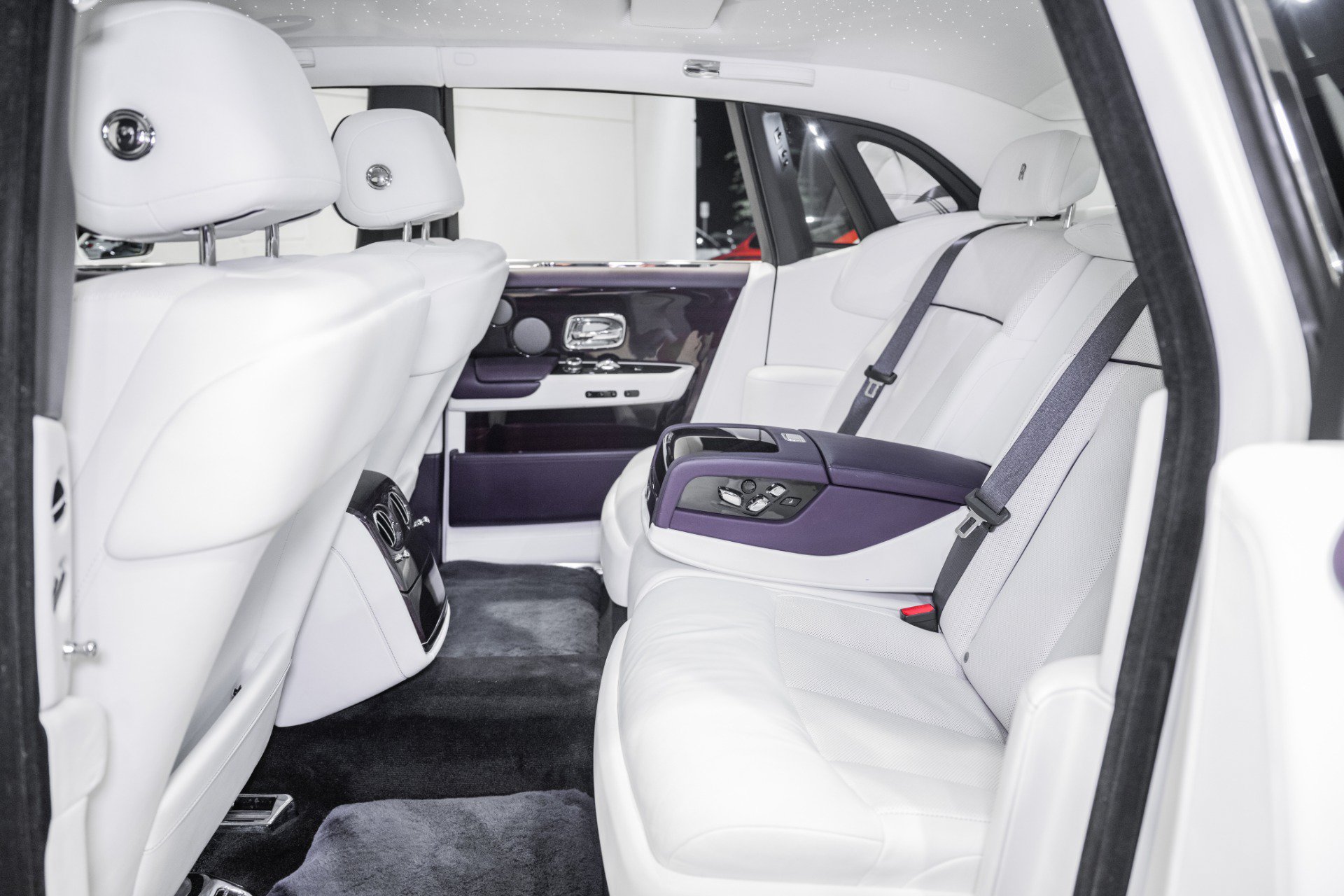 Used 2018 Rolls-Royce Phantom Sedan RWD image 19