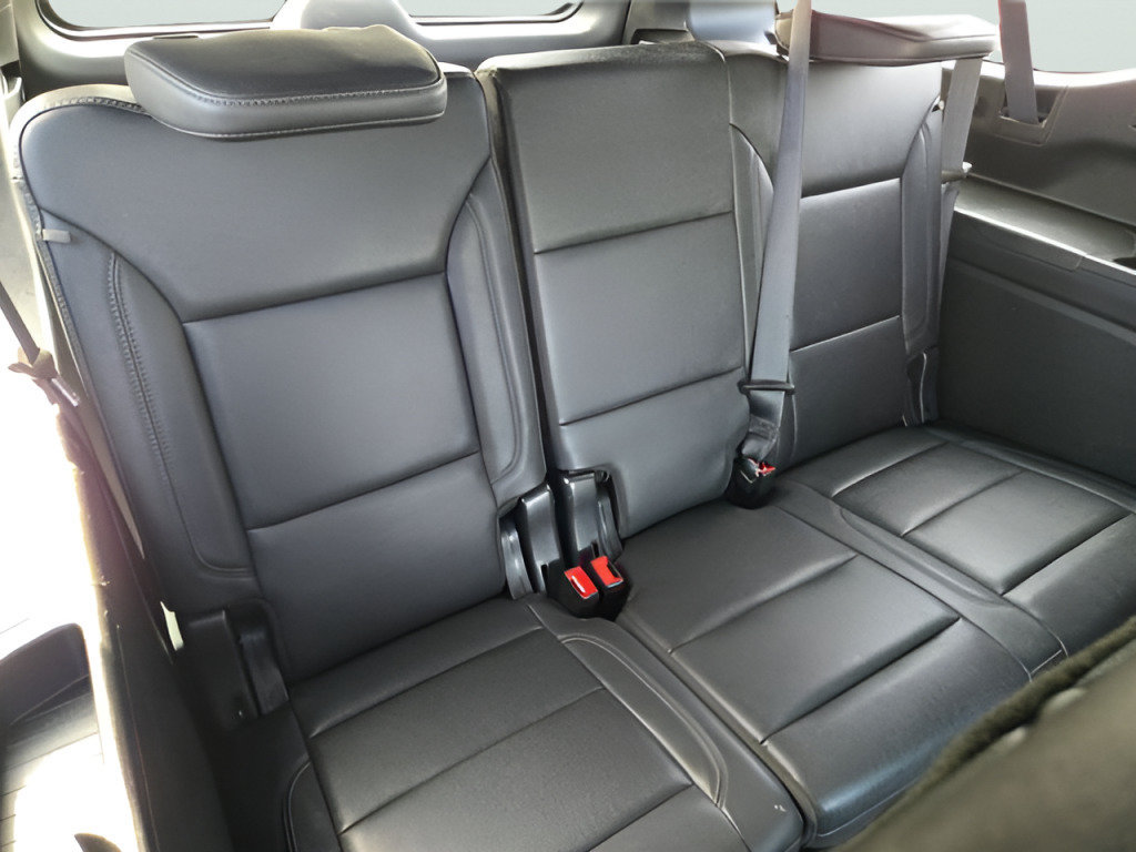 Used 2023 Chevrolet Suburban Z71 w/ Luxury Package AWD/4WD image 17