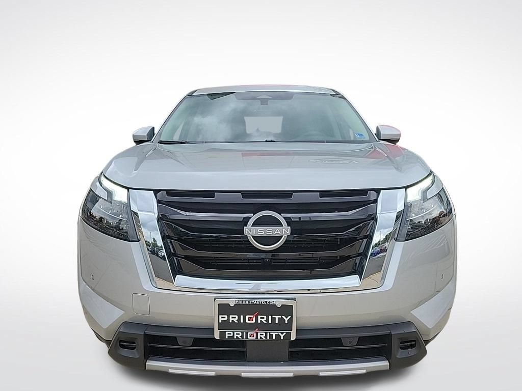 Used 2025 Nissan Pathfinder SL AWD/4WD image 7