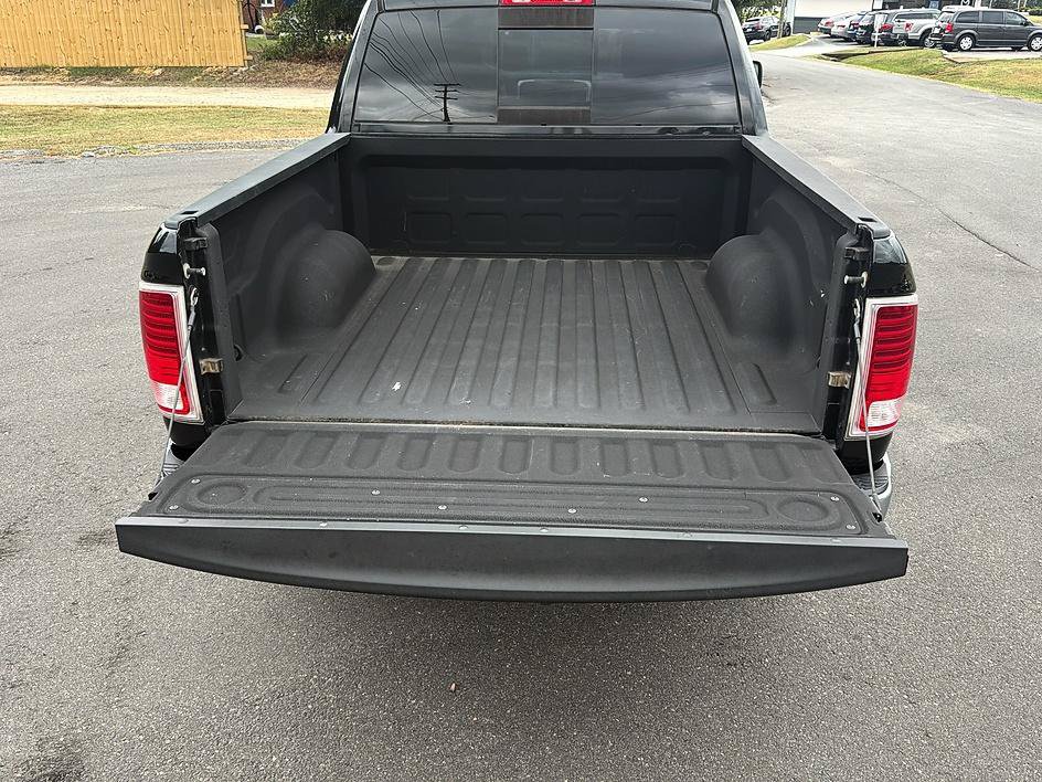 Used 2017 RAM 1500 Laramie w/ Convenience Group AWD/4WD image 10
