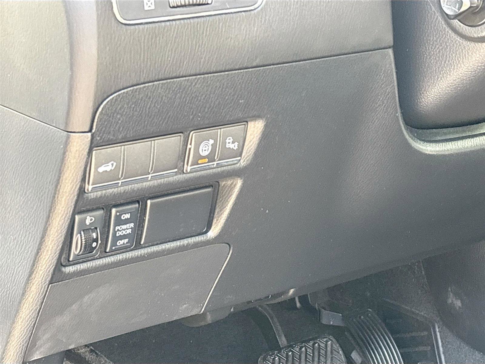 Used 2016 INFINITI QX80 Luxe w/ 22" Wheel Package image 10