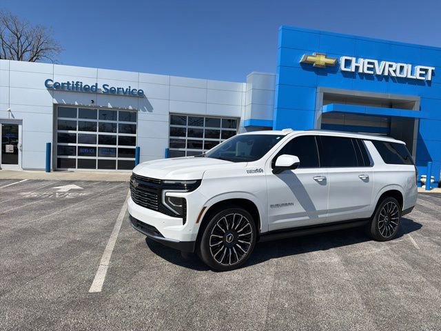 Used 2025 Chevrolet Suburban High Country image 3