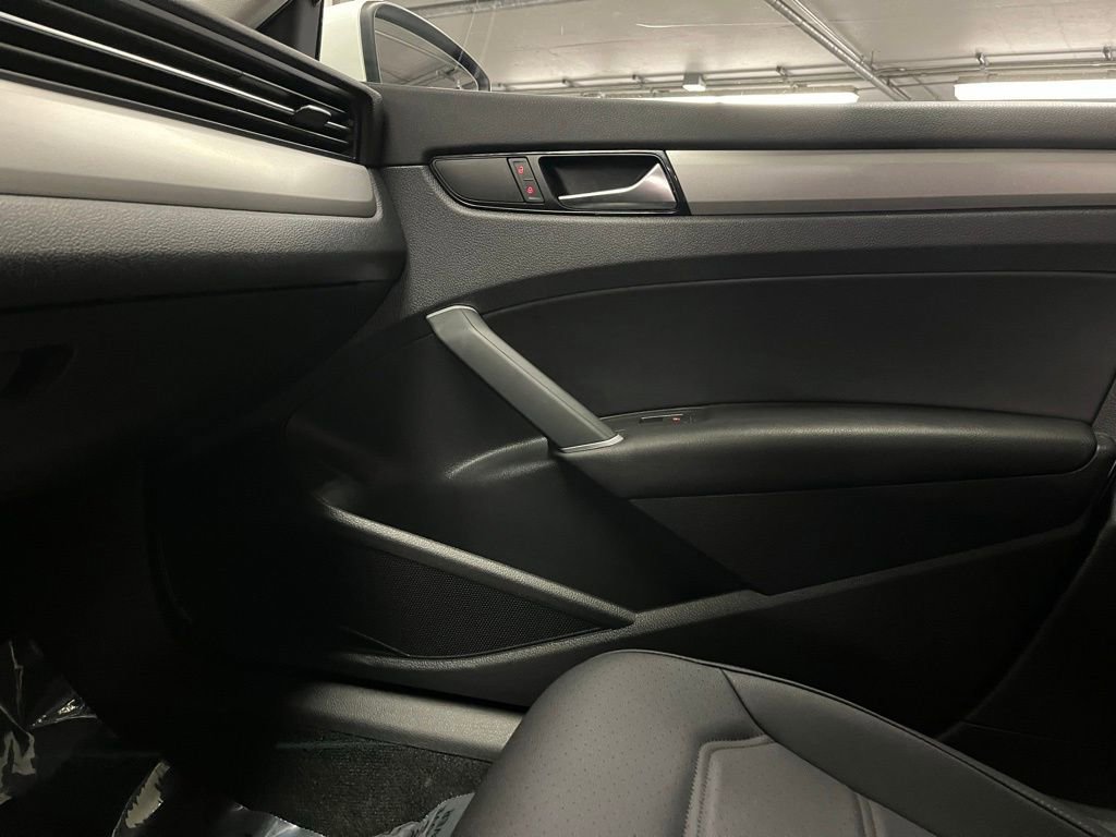 Certified 2022 Volkswagen Passat 2.0T SE FWD image 31