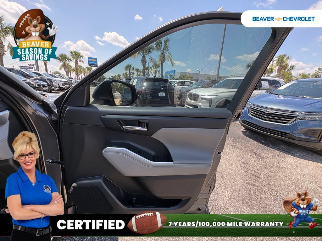 Used 2022 Toyota Highlander XLE FWD image 28
