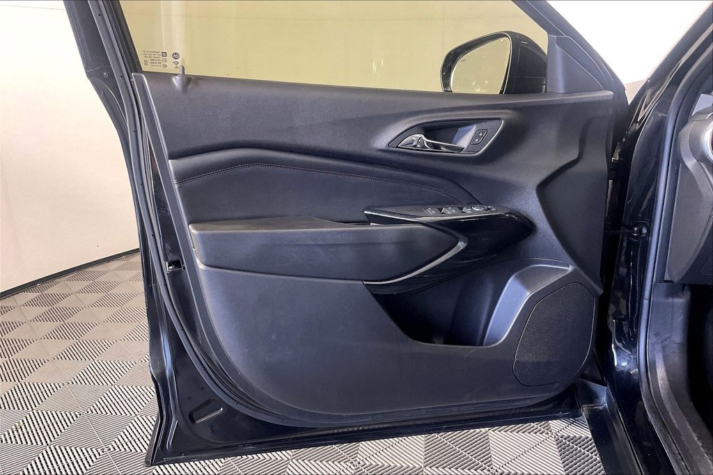 Used 2025 Chevrolet Trax RS w/ Driver Confidence Package FWD image 19