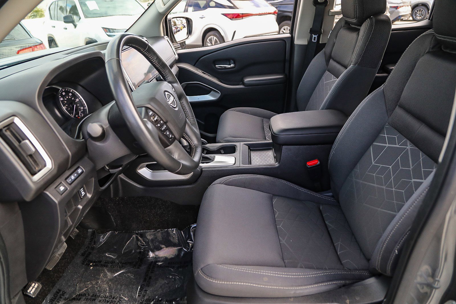Used 2025 Nissan Frontier SV w/ SV Convenience Package RWD image 17