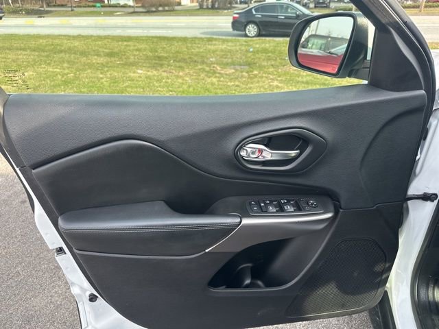 Used 2019 Jeep Cherokee Latitude Plus w/ Comfort/Convenience Group image 18