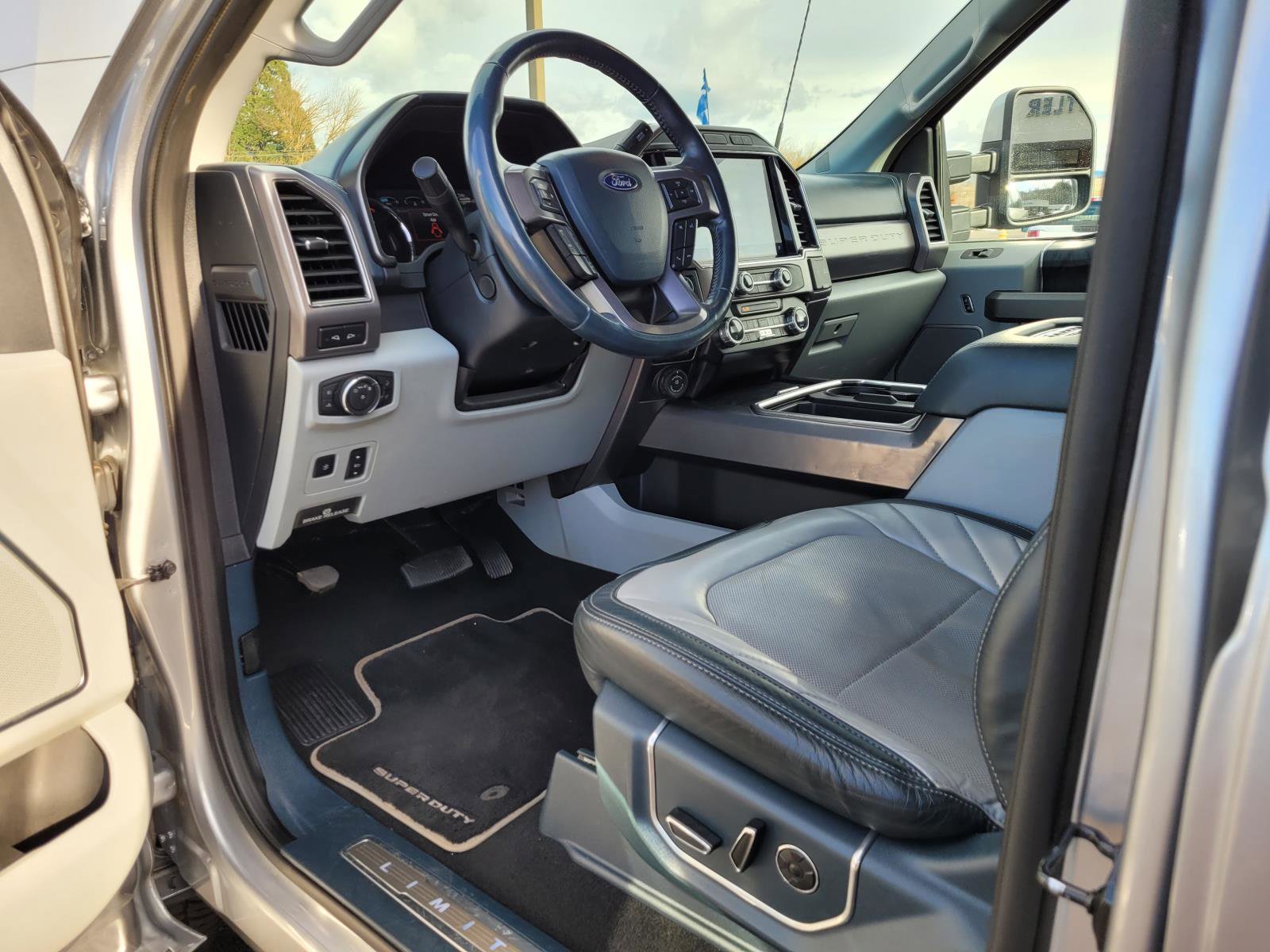 Used 2022 Ford F250 Limited image 10