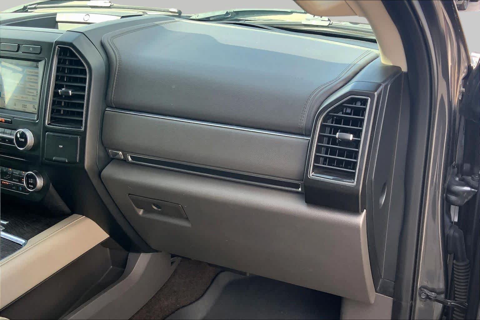 Used 2018 Ford Expedition Limited RWD image 19