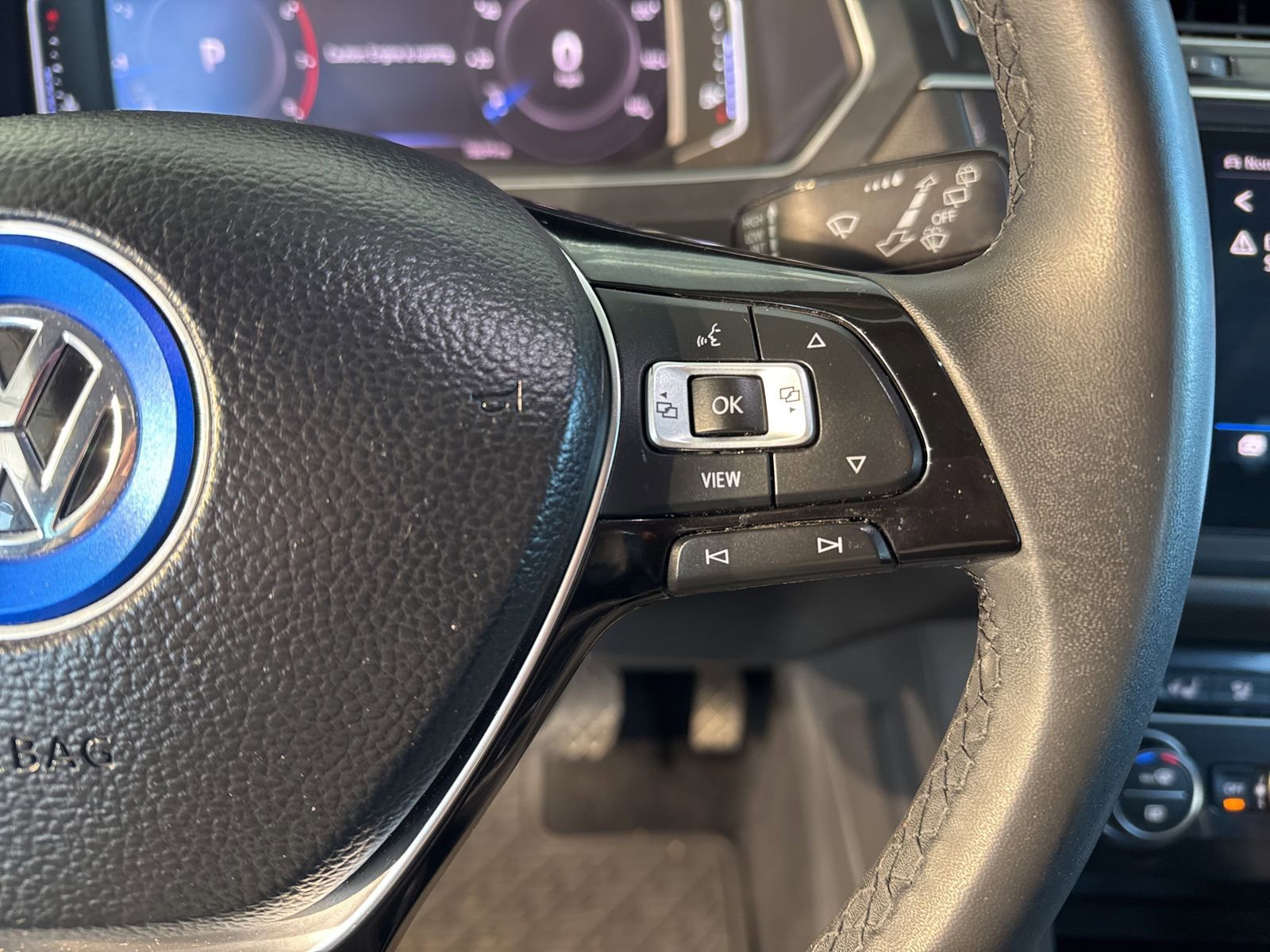 Used 2020 Volkswagen Tiguan SEL w/ 3rd Row Seat Package image 29