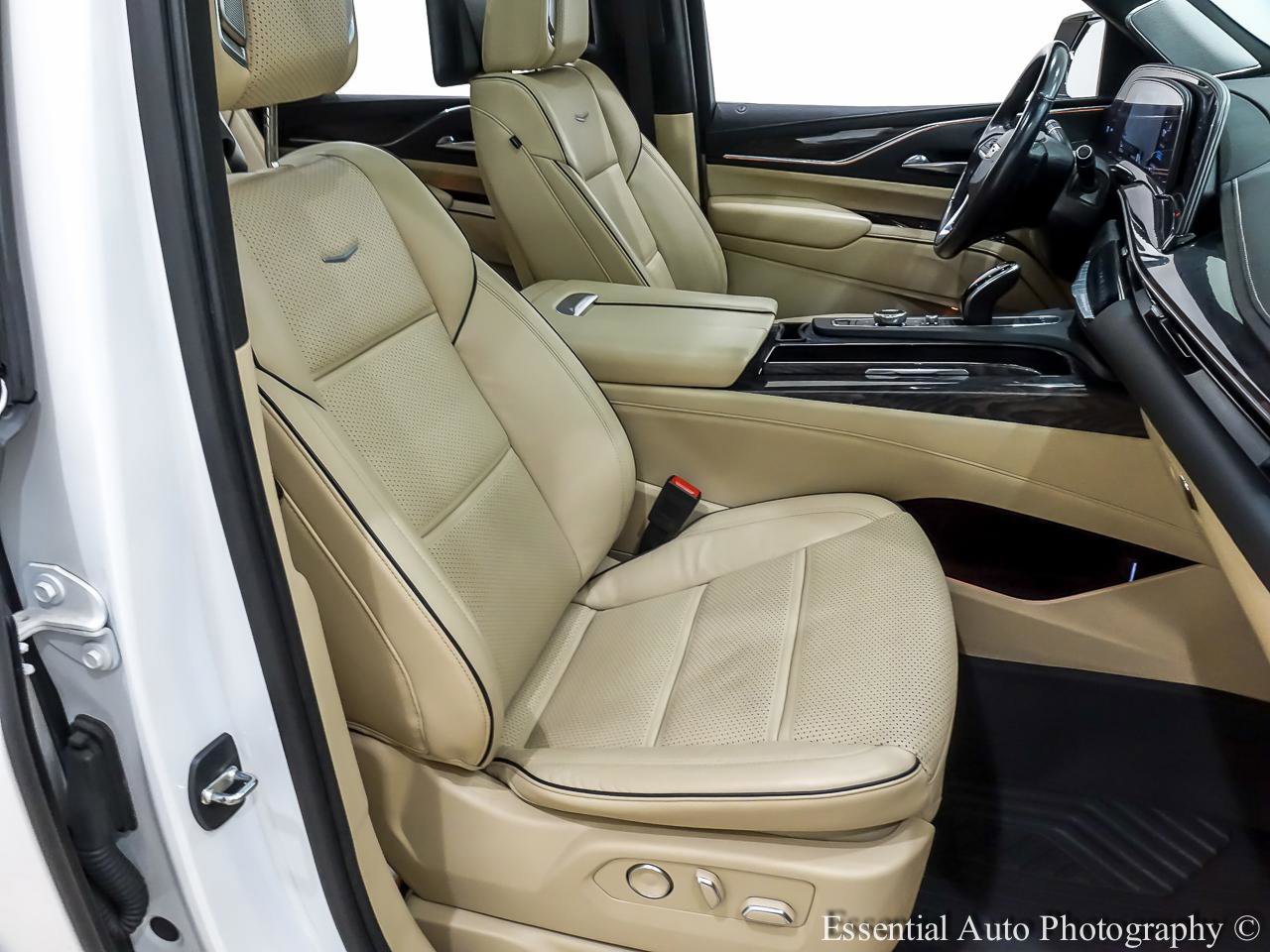 Used 2021 Cadillac Escalade ESV Premium Luxury w/ Driver Assist Tech Package AWD/4WD image 38