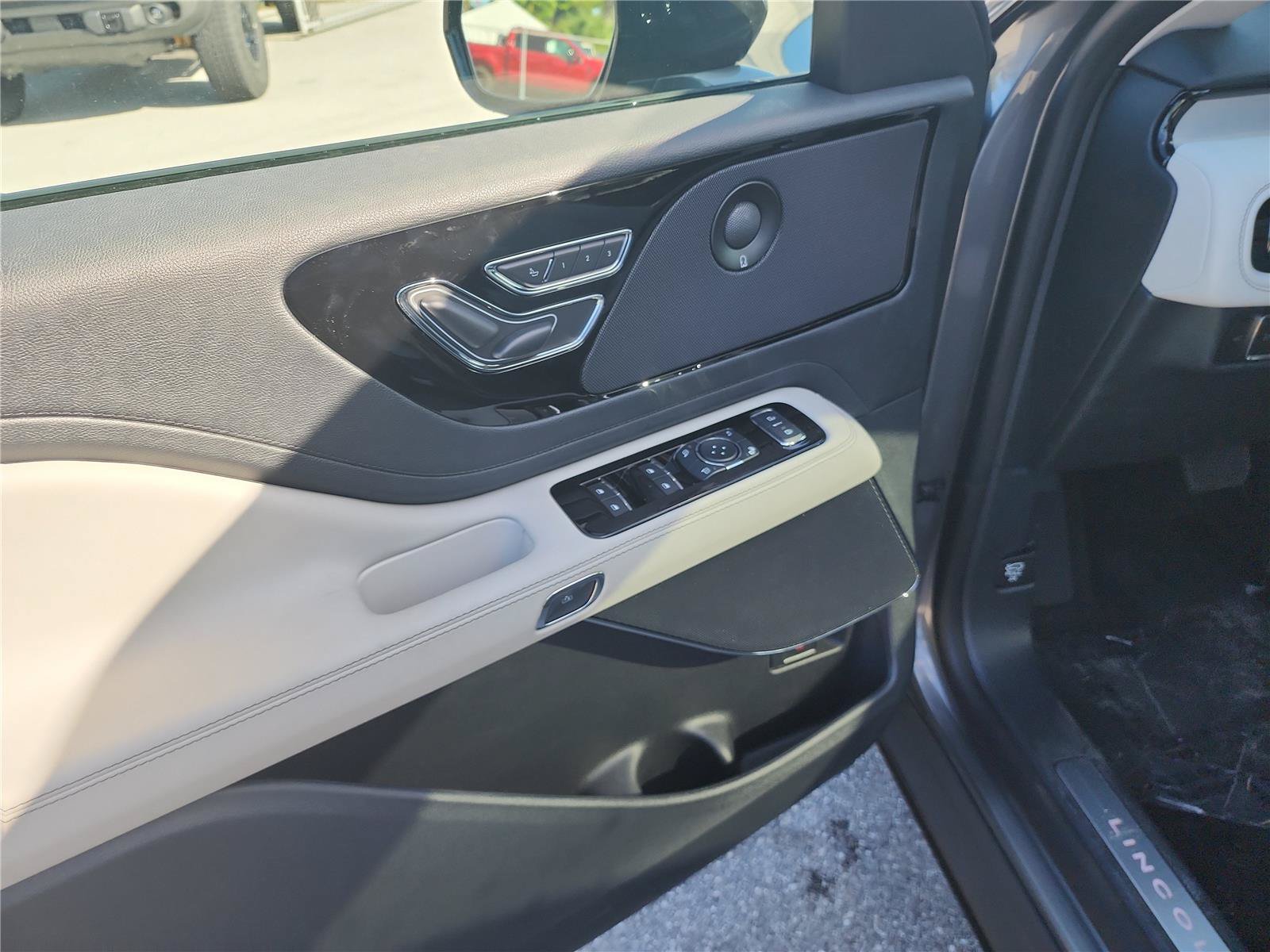 New 2027 Lincoln Aviator Reserve w/ Jet Appearance Package RWD image 16