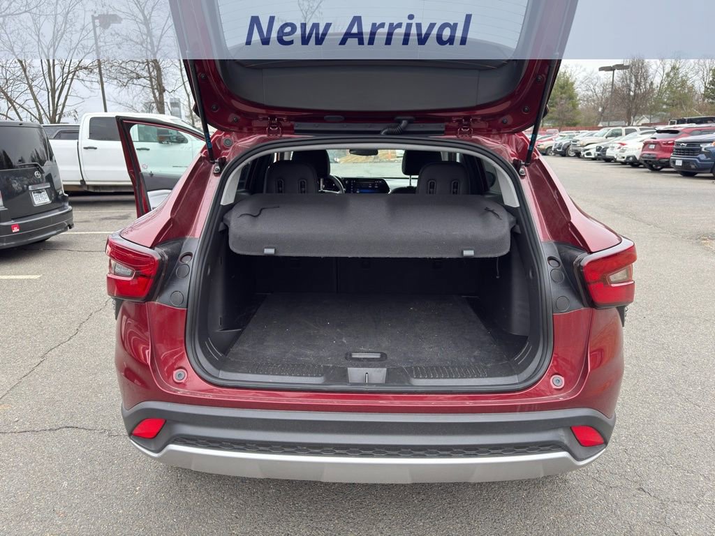 Certified 2025 Chevrolet Trax LT w/ LT Convenience Package image 12