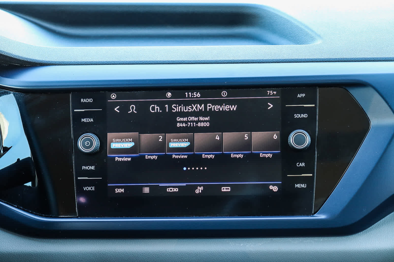 Used 2023 Volkswagen Taos SE w/ Panoramic Sunroof Package image 15