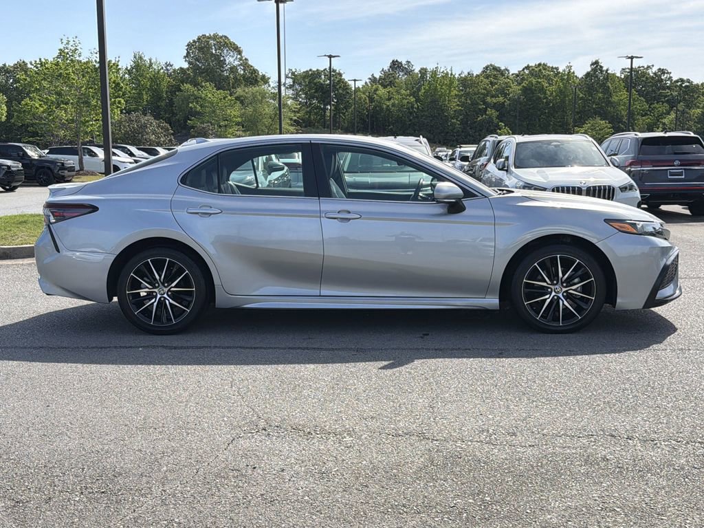 Used 2024 Toyota Camry SE image 6