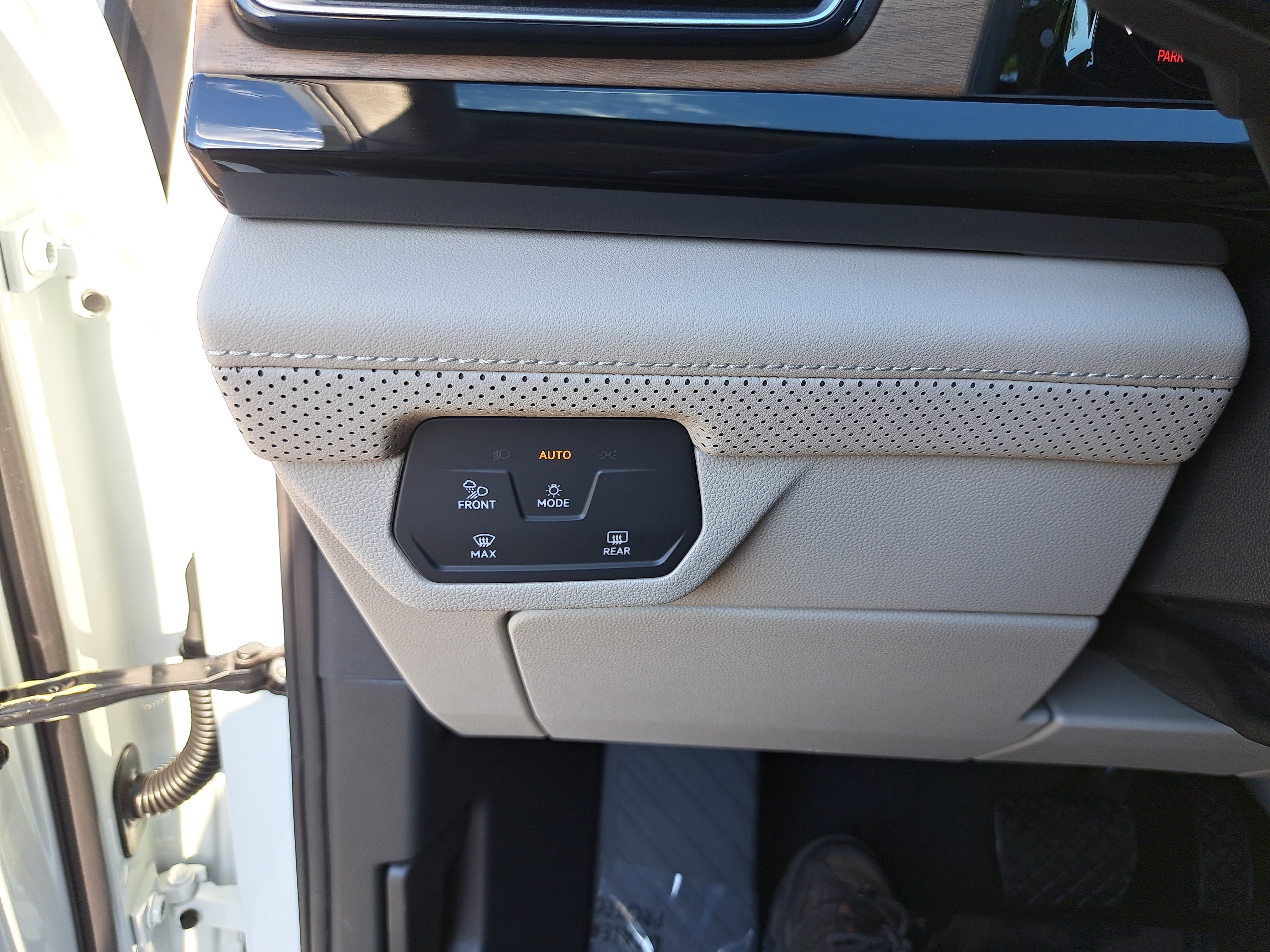 New 2026 Volkswagen Atlas SE FWD image 26