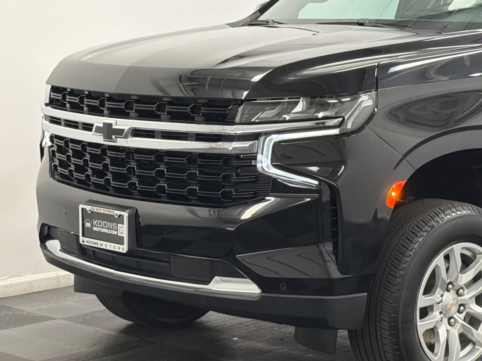 Used 2023 Chevrolet Tahoe LS AWD/4WD image 2