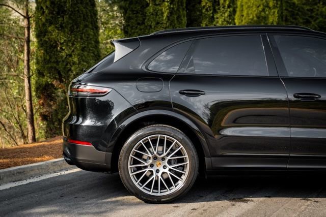 Used 2023 Porsche Cayenne Platinum Edition image 13