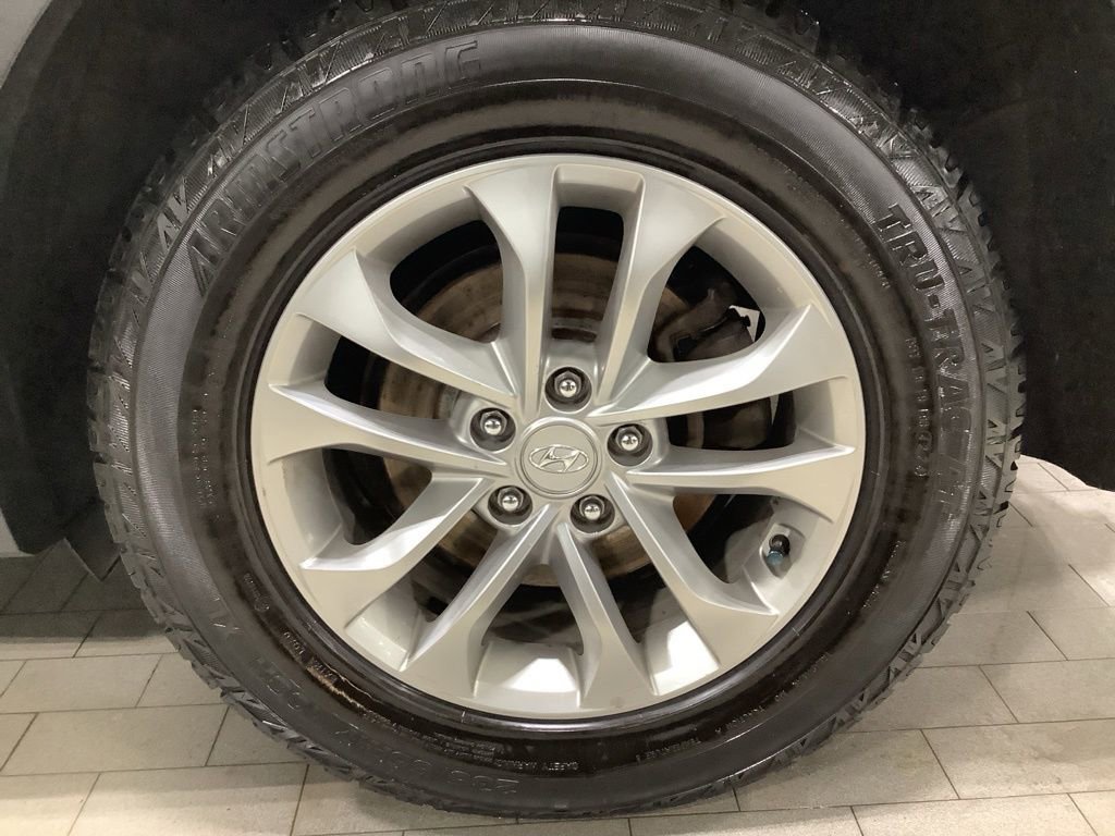 Used 2019 Hyundai Santa Fe SE image 25