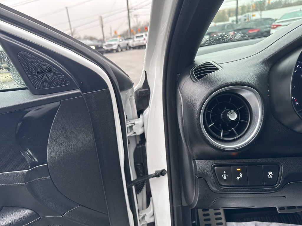 Used 2023 Kia Forte GT-Line w/ GT-Line Premium Package image 12