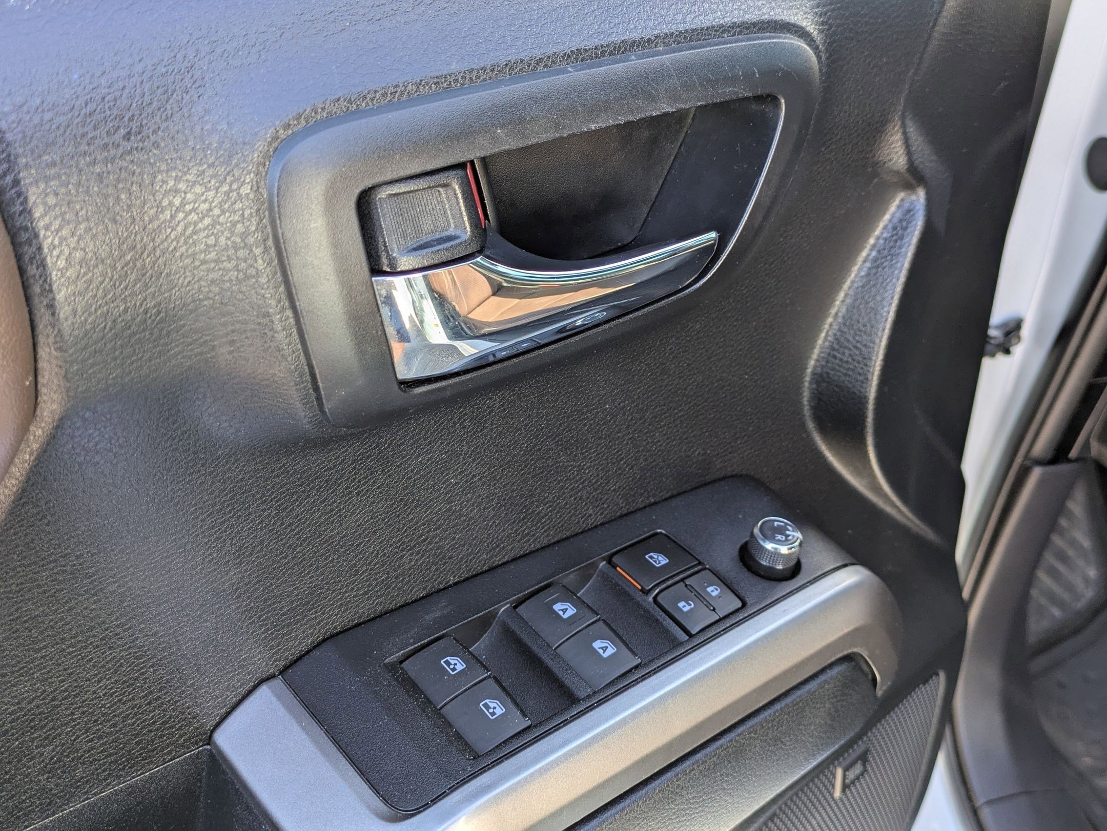 Used 2016 Toyota Tacoma Limited w/ Towing Package image 13