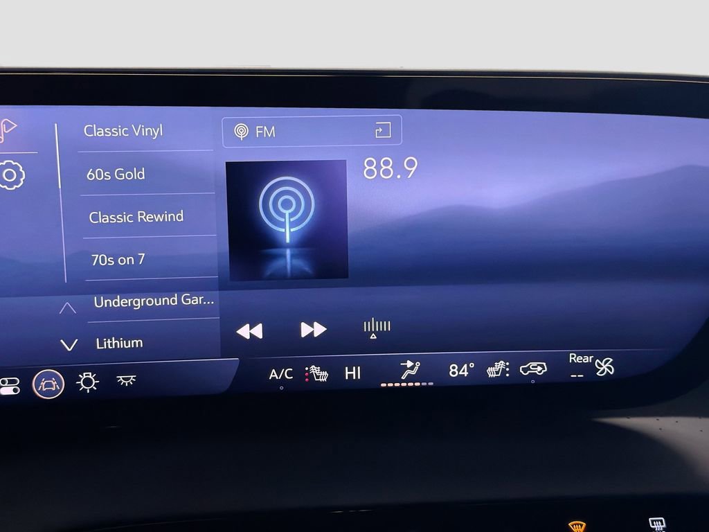 Used 2025 Buick Enclave Avenir FWD image 17