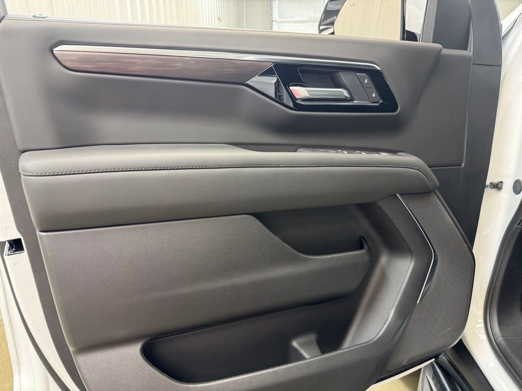 New 2026 Chevrolet Suburban LS image 8