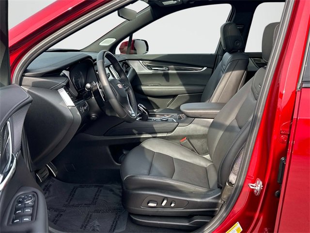 Used 2025 Cadillac XT6 Sport w/ Technology Package image 16