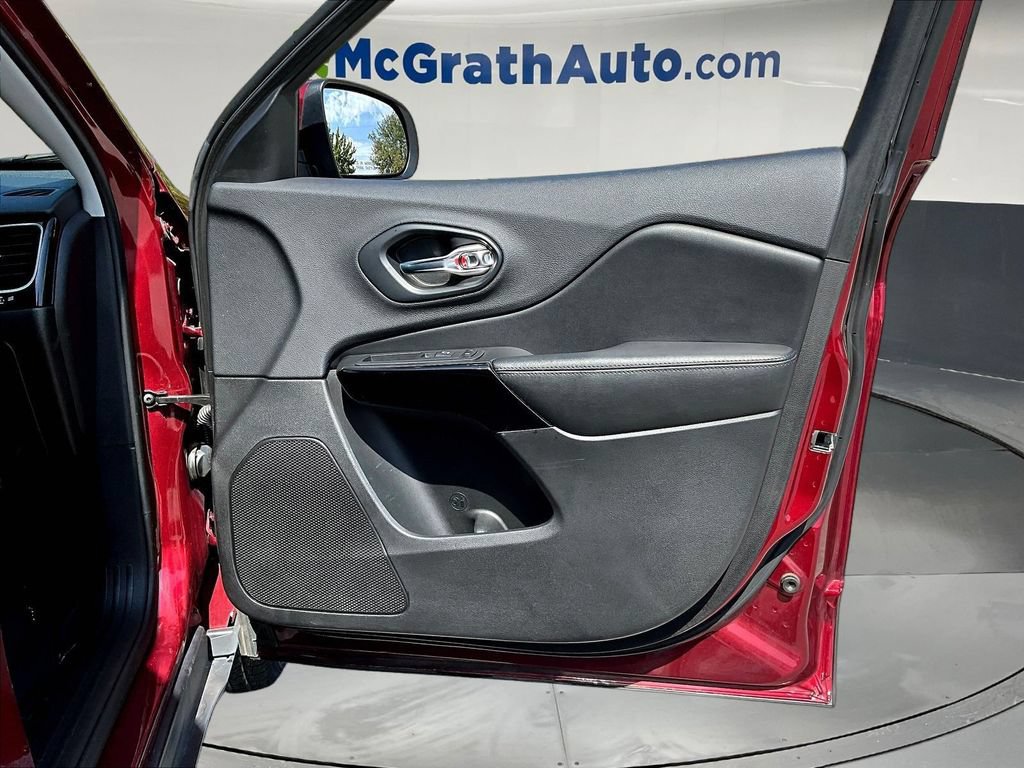 Used 2019 Jeep Cherokee Latitude Plus AWD/4WD image 31