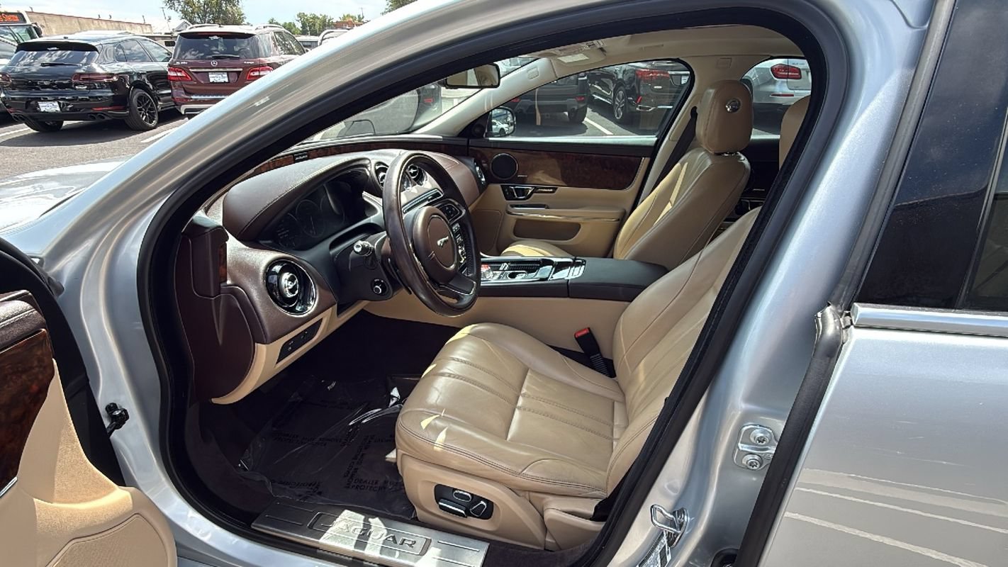 Used 2015 Jaguar XJ AWD image 10