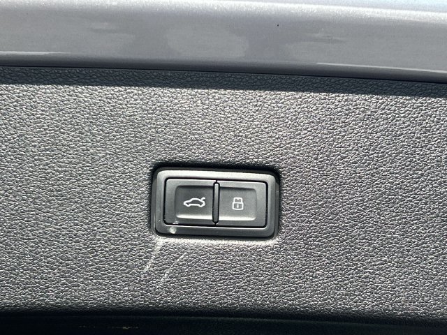 Used 2021 Audi Q8 Prestige AWD/4WD image 13