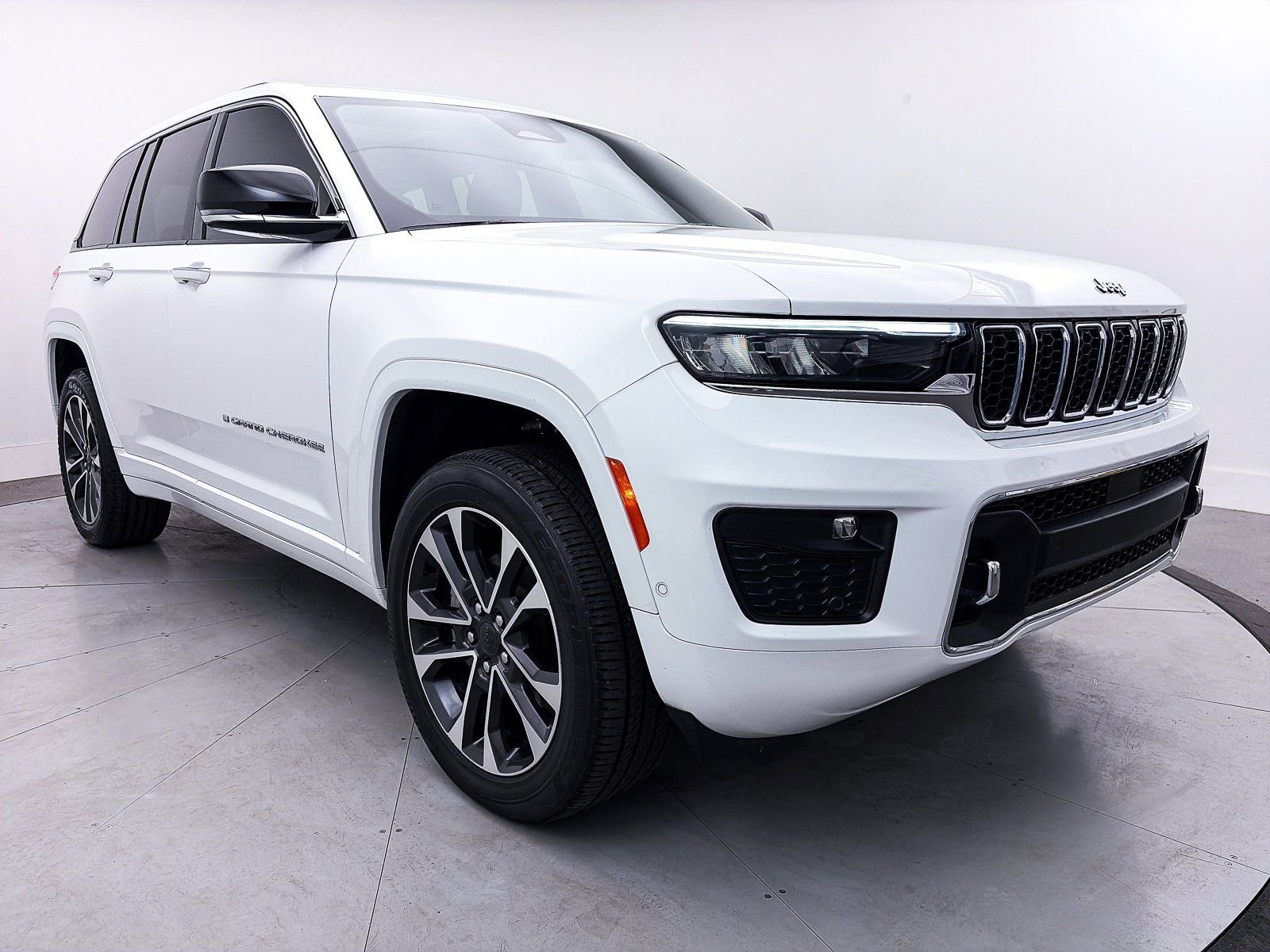 Used 2023 Jeep Grand Cherokee Overland image 11