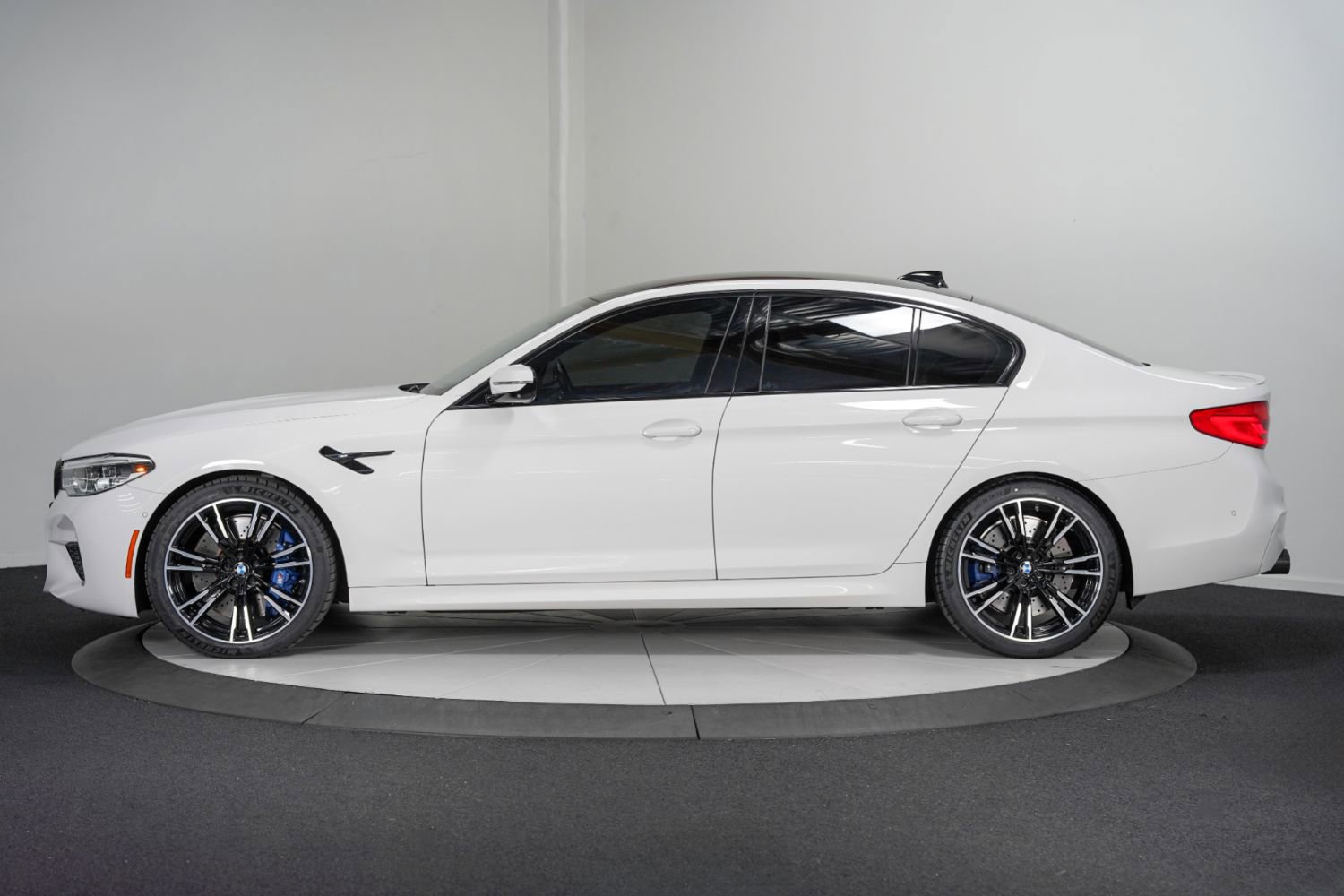 Used 2020 BMW M5 w/ Executive Package image 7