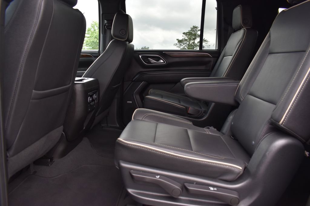 Used 2023 Chevrolet Suburban Premier AWD/4WD image 12