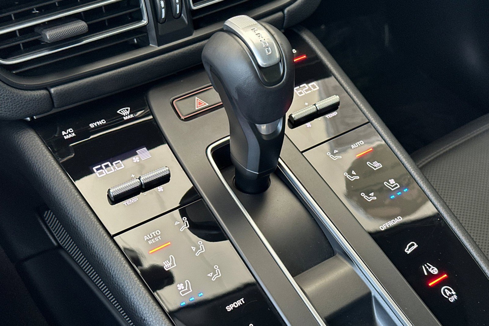 Certified 2023 Porsche Macan AWD/4WD image 22