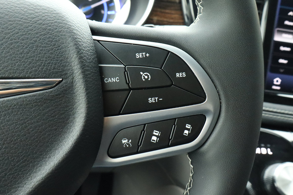 Used 2023 Chrysler Pacifica Limited image 33